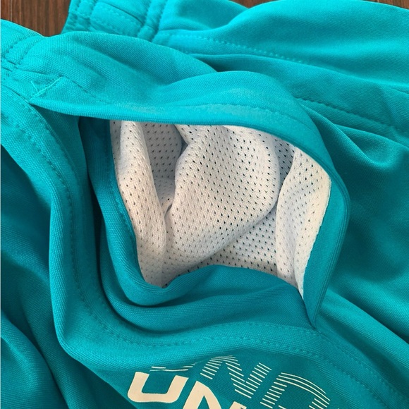 NWT Under Armour boys shorts M/L - Picture 6 of 8